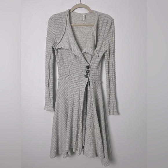 Free People Beige Wool Blend Asymmetrical Hem Button Closure Bohemian Sweater M - Picture 1 of 8